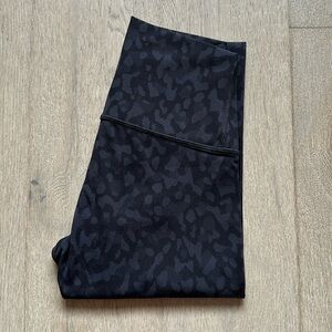 EUC wunder under 25" luxtreme formation camo deep coal multi size 2 lululemon